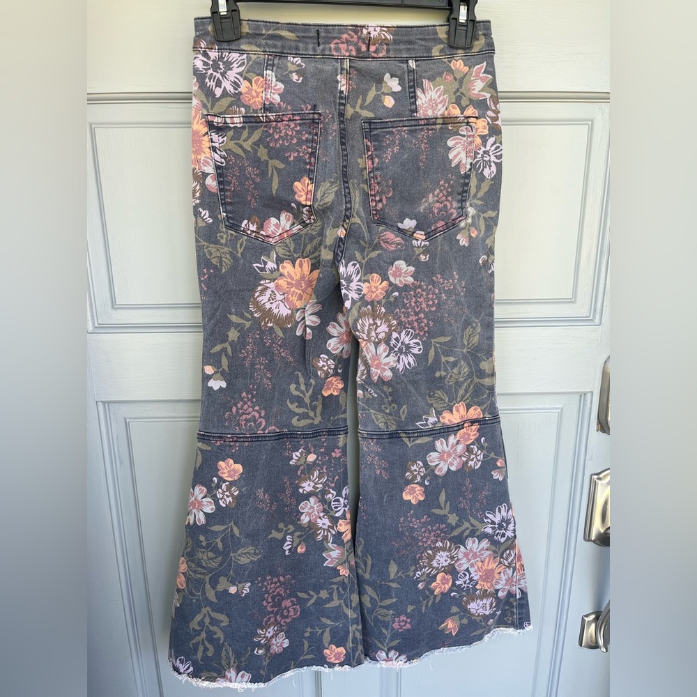 Free People We The Free Youthquake Purple Navy Floral Flare Jeans Cropped 27 - Picture 10 of 13